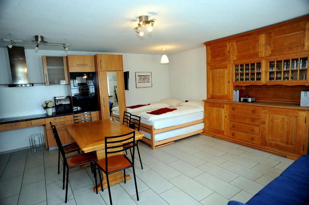 Niros Bed & Breakfast Birsfelden Pokoj fotografie