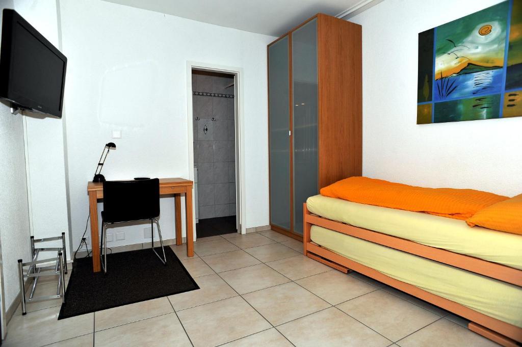 Niros Bed & Breakfast Birsfelden Pokoj fotografie