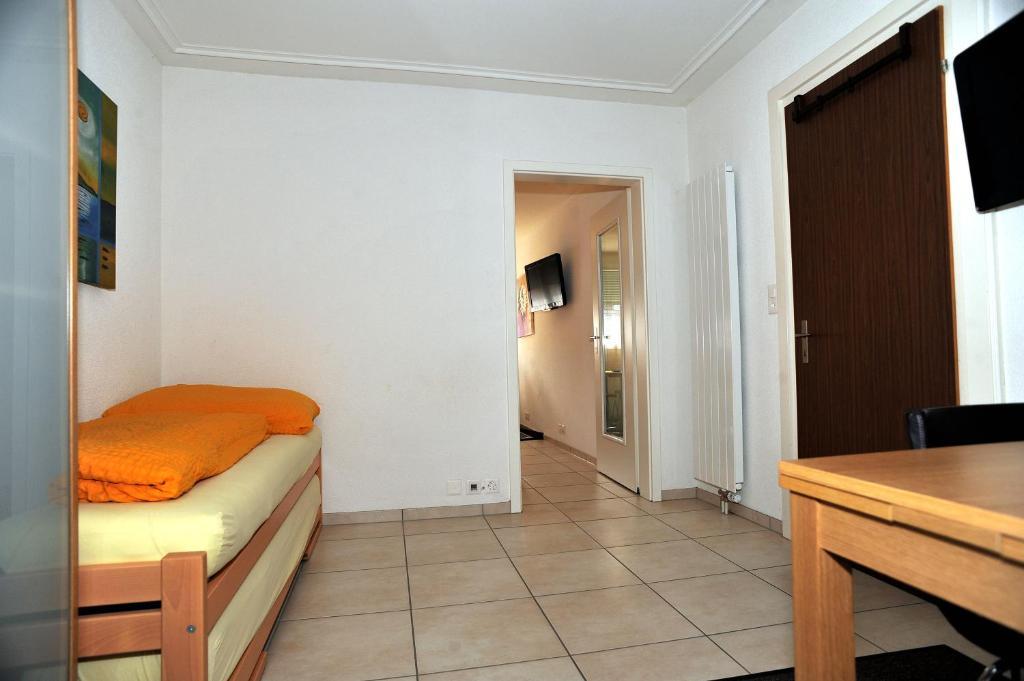 Niros Bed & Breakfast Birsfelden Pokoj fotografie