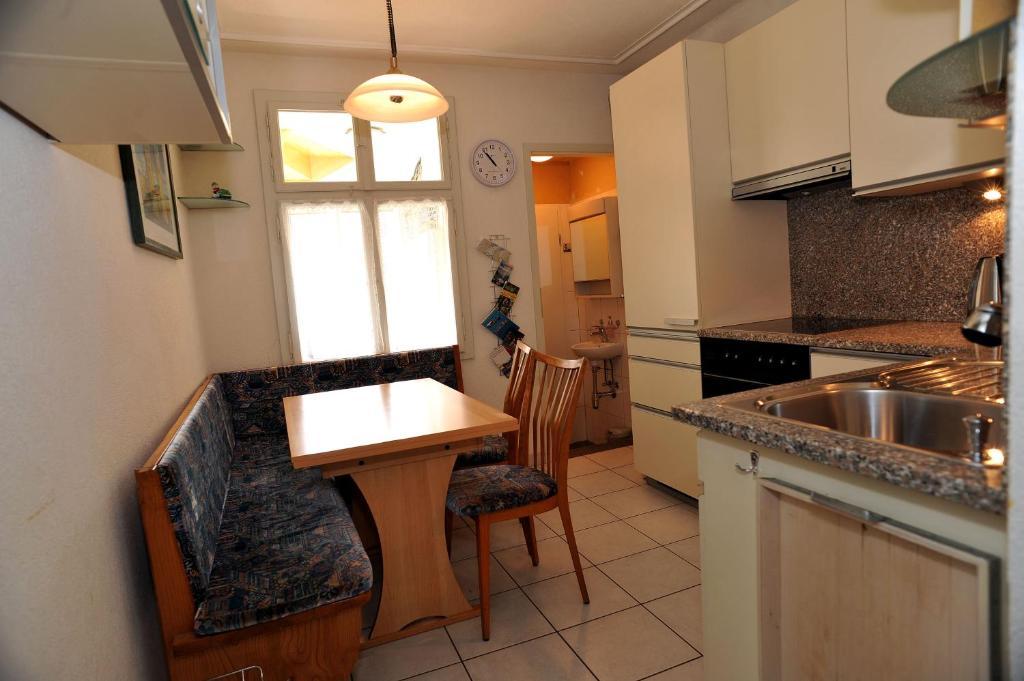 Niros Bed & Breakfast Birsfelden Pokoj fotografie